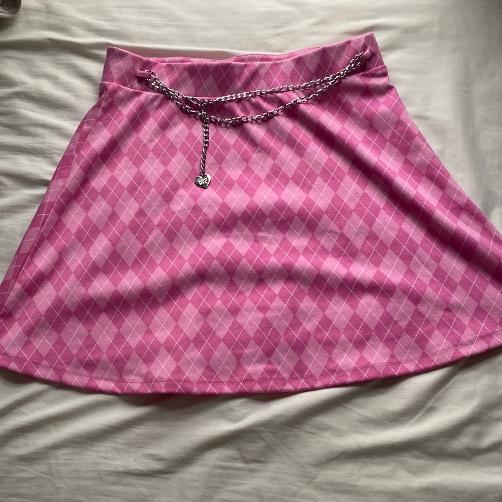 Cute matching set in a size medium and the brand is madden NYC